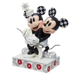 Enesco Jim Shore Disney 100 Years Of Wonder Mickey And Minnie Hugging Figurine, 7.25" -Enesco Jim Shore Disney Mickey Mouse and Minnie Mouse Figurine 6013198 03