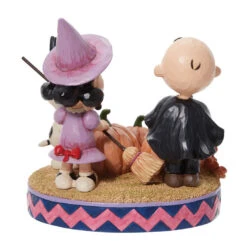 Enesco Jim Shore Peanuts Gang Halloween Figurine With Light, 5.55" 7 Enesco Jim Shore Peanuts Gang Halloween Figurine With Light, 5.55" -Enesco Jim Shore Peanuts Halloween Figurine With Light 6013037 03